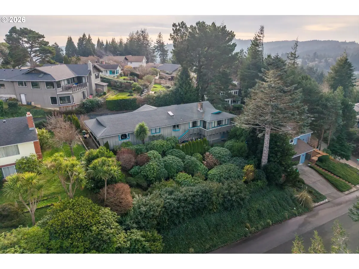 875 Signal Way, Coos Bay, OR 97420 - Image #1