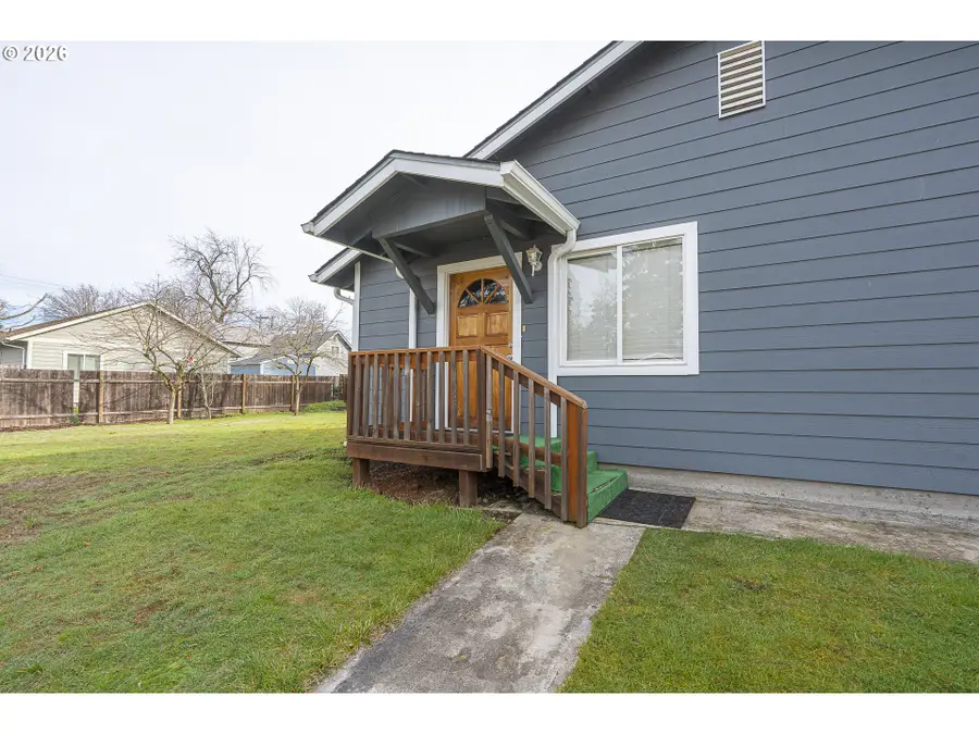 158 S Evergreen Ave, Stayton, OR 97383 - #3