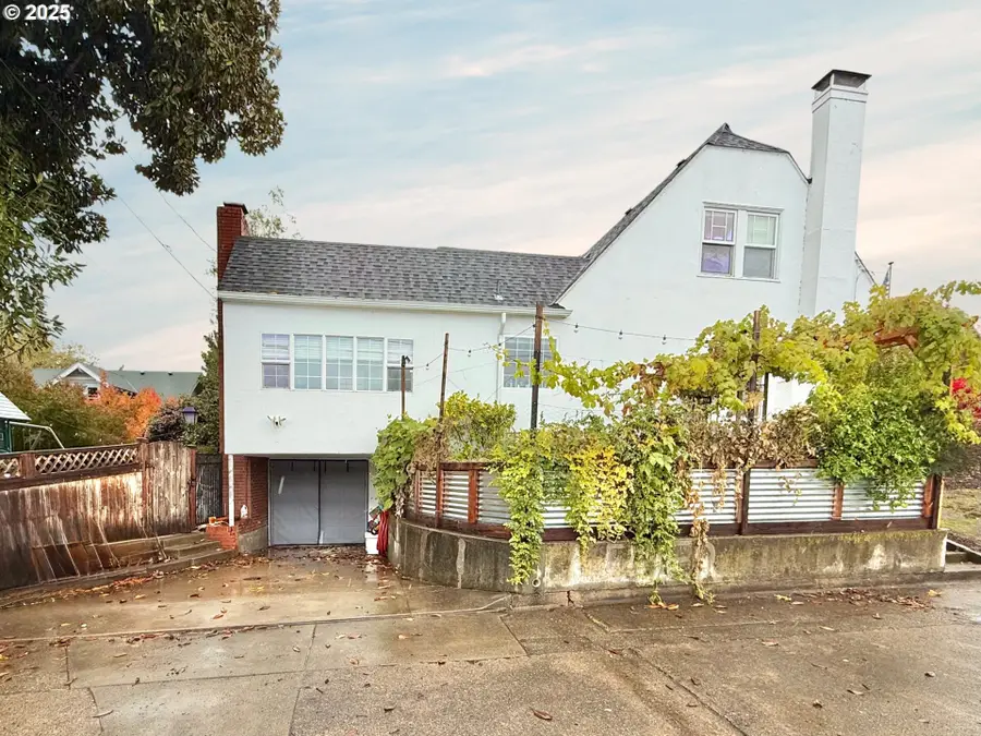 342 W Chapman Ave, Roseburg, OR 97470 - Image #3