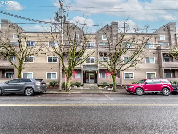 4320 S Corbett Ave #202, Portland, OR 97239