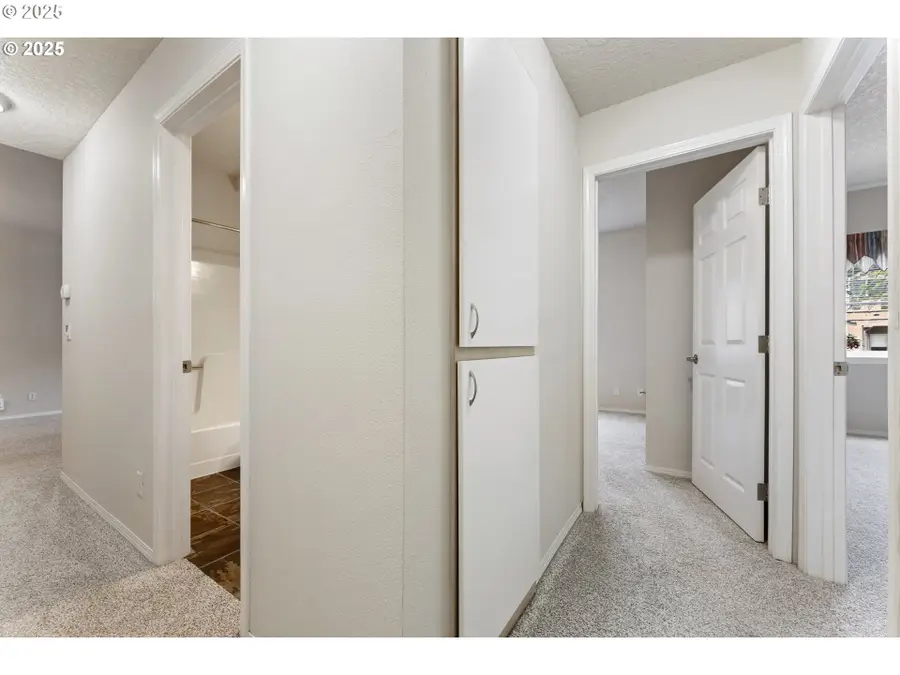 4320 S Corbett Ave #202, Portland, OR 97239 - Image #3