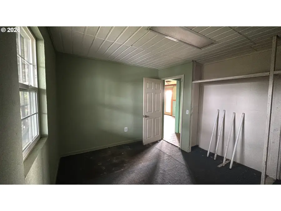 13469 Ramsey Rd, Sams Valley, OR 97525 - Image #2