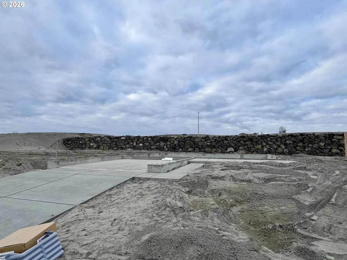 851 NE Laurel Springs Dr, Hermiston, OR 97838 - Image #1