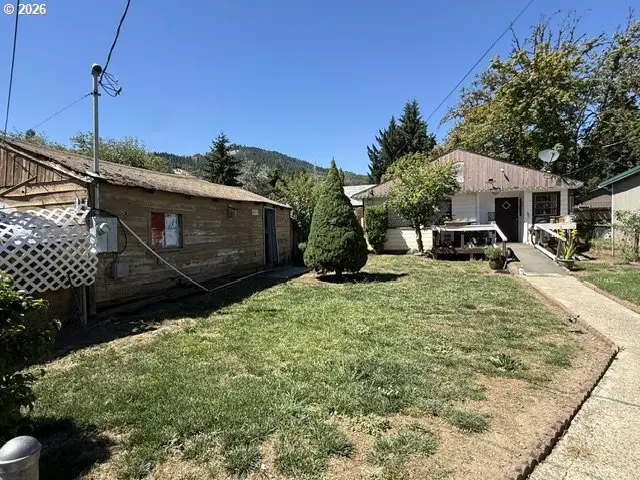 813 NE Broadway St, Myrtle Creek, OR 97457 - #3