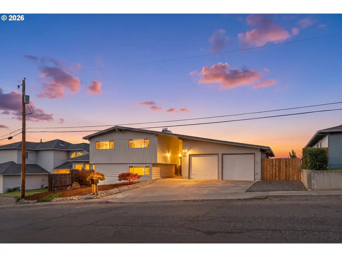 907 E 18th St, The Dalles, OR 97058 - #1