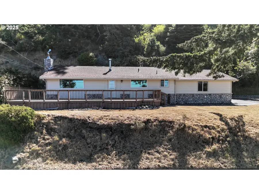 94287 June St, Gold Beach, OR 97444 - Image #2