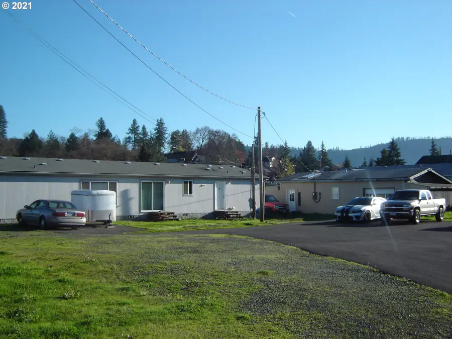 80 NW Lost Ln, Winston, OR 97496 - Image #3