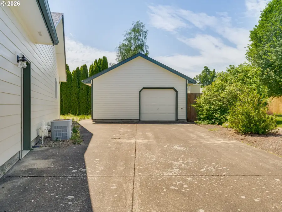 885 SE Rachel Ct, Dallas, OR 97338 - #3