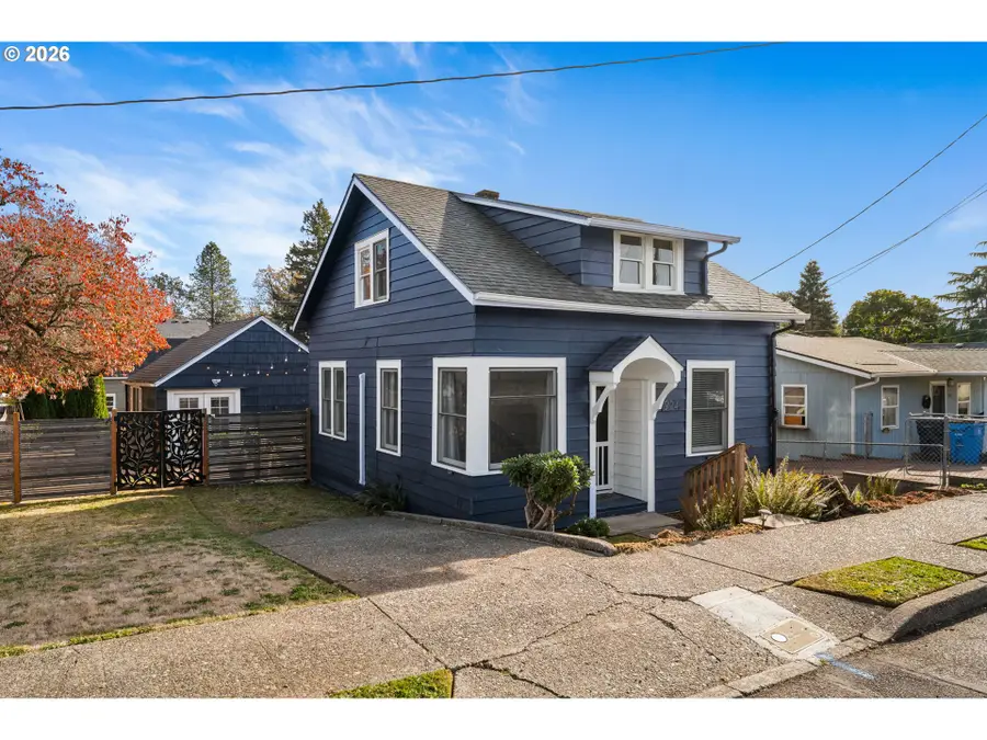 924 NE 2nd Ave, Camas, WA 98607 - #2