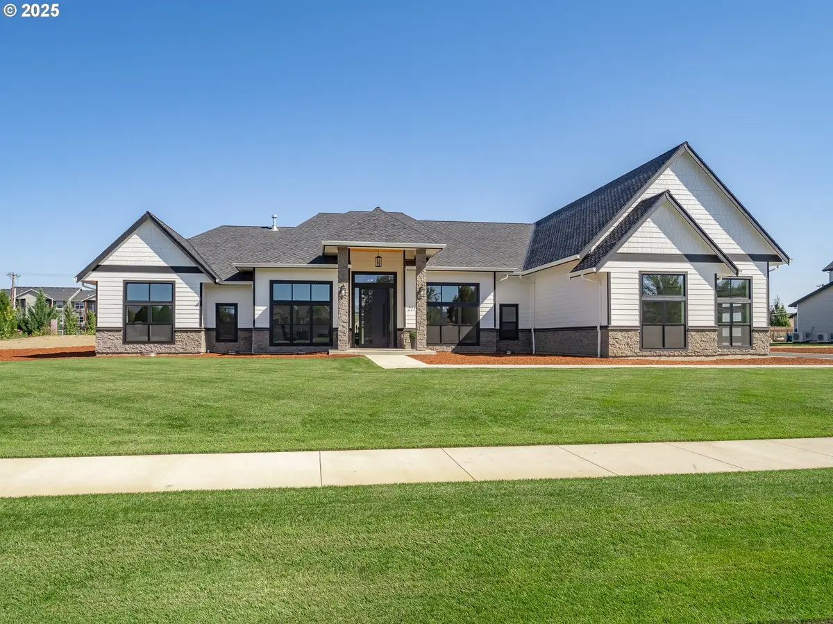 2110 SW Homer Ross Loop, McMinnville, OR 97128 - Image #1