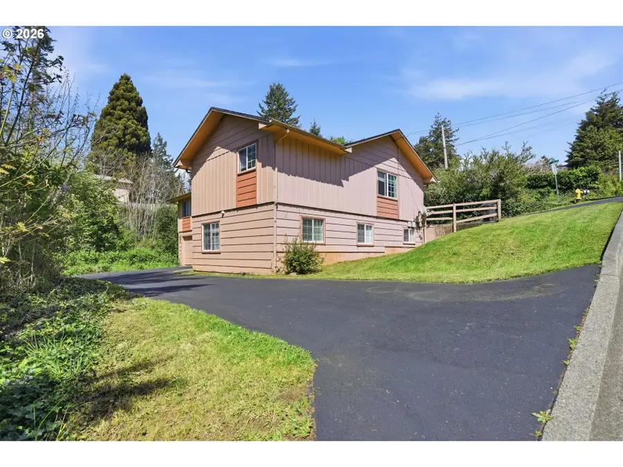 589 10th Ave, Coos Bay, OR 97420 - #3