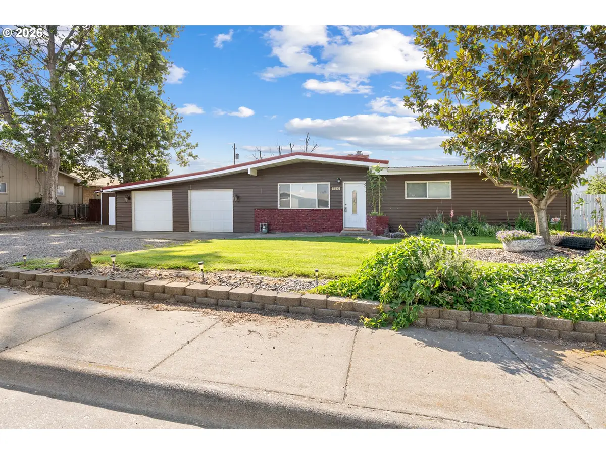 710 E View Dr, Hermiston, OR 97838 - #1