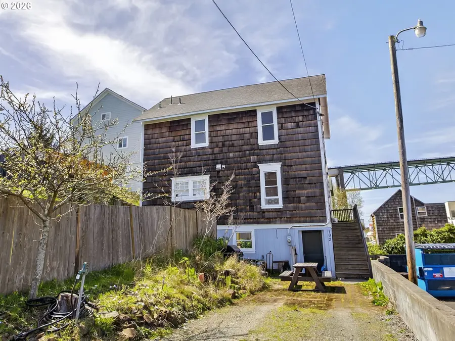 103 Washington St #1, Astoria, OR 97103 - #3