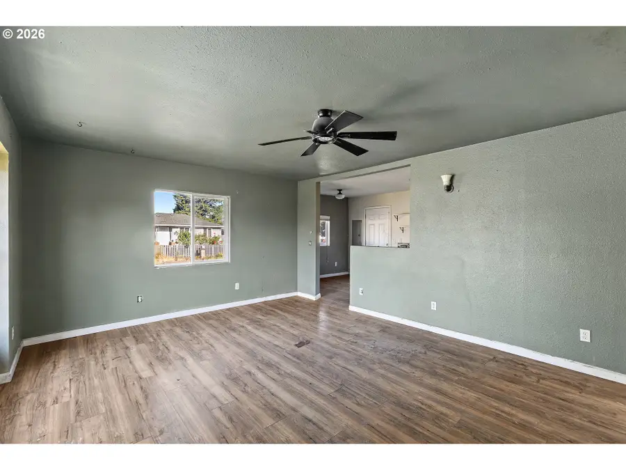 3176 Florida St, Longview, WA 98632 - #2