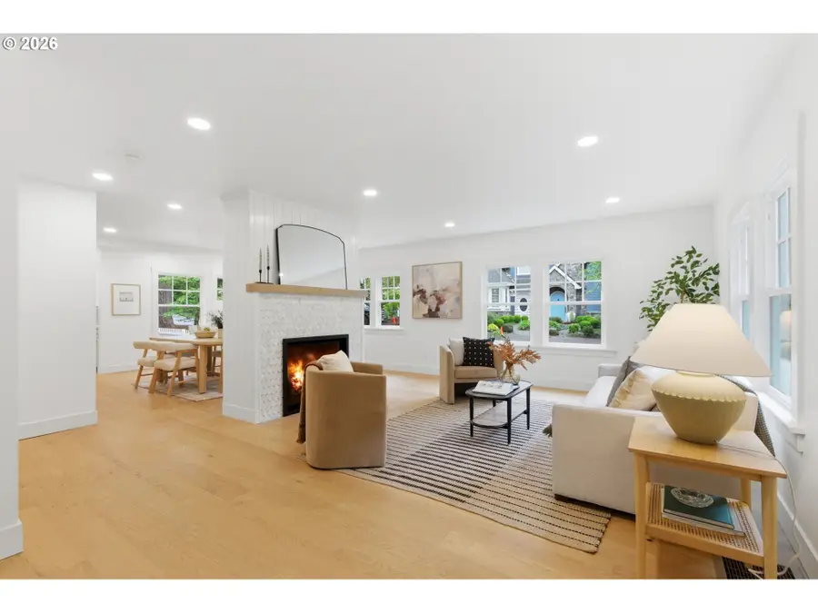 592 9th St, Lake Oswego, OR 97034 - #3