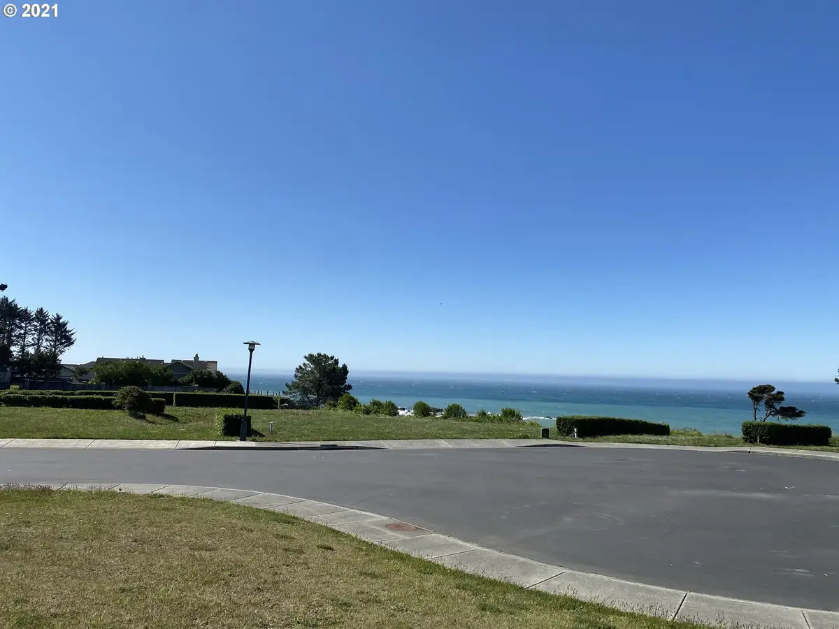 Sea Court Ln #3, Brookings, OR 97415 - Image #1