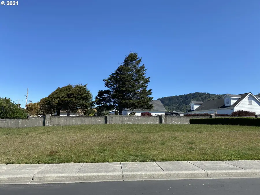 Sea Court Ln #3, Brookings, OR 97415 - Image #2