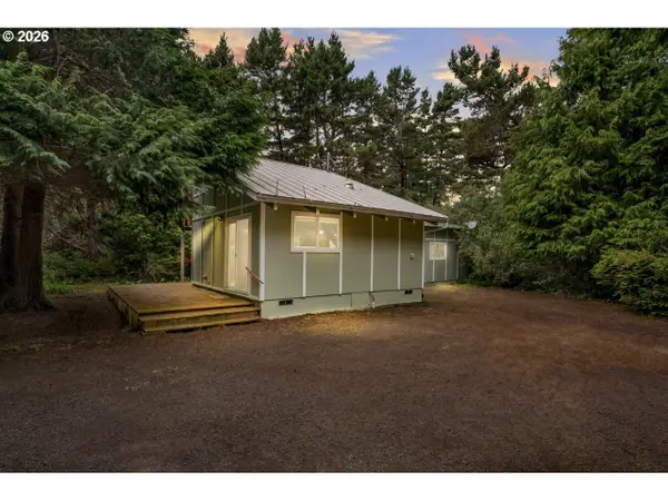 88046 Leeward Dr, Florence, OR 97439