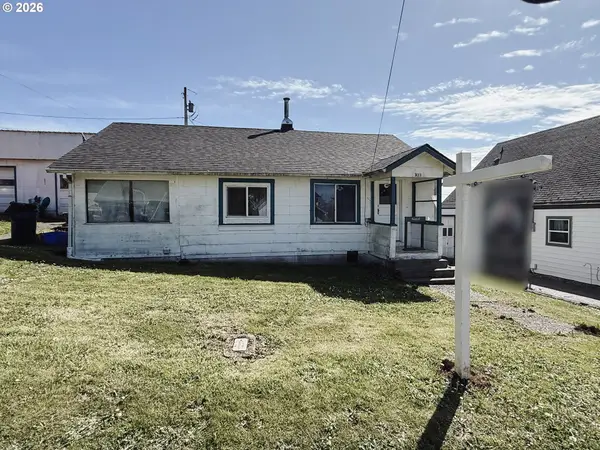 827 E 11th St, Coquille, OR 97423