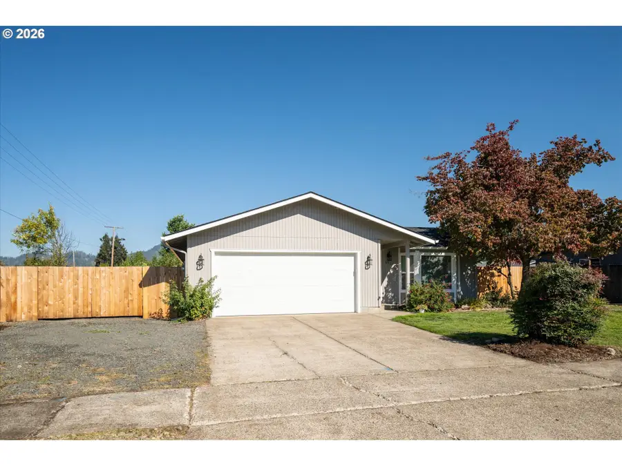 6916 D St, Springfield, OR 97478 - #2