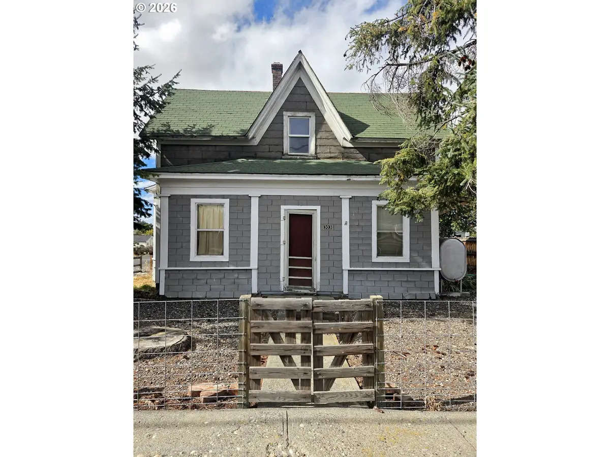 303 N Oregon St, Condon, OR 97823 - #1