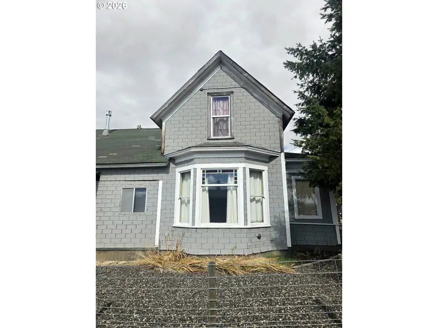 303 N Oregon St, Condon, OR 97823 - #2