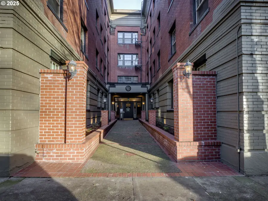 2109 NW Irving St Nw #410, Portland, OR 97210 - #3