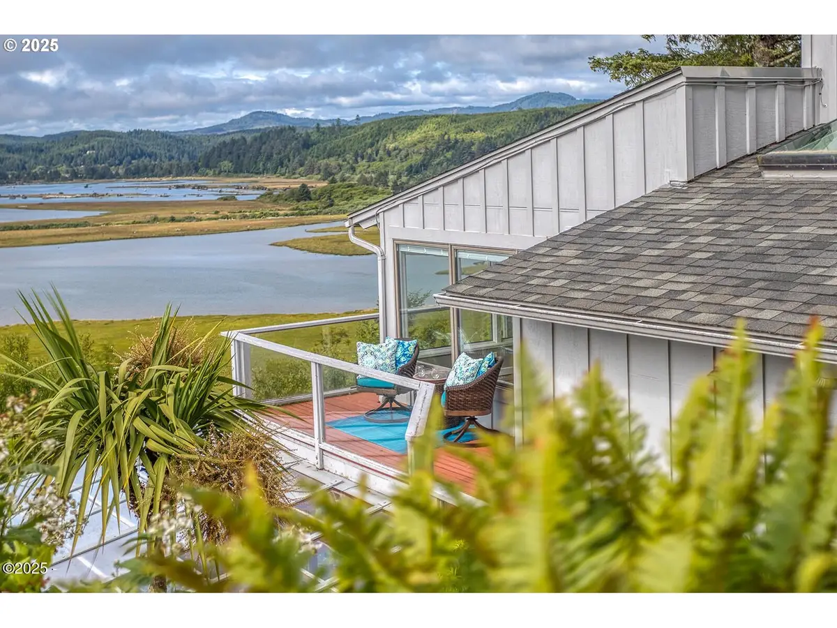 30 Bluffs Ct, Gleneden Beach, OR 97388 - Image #1