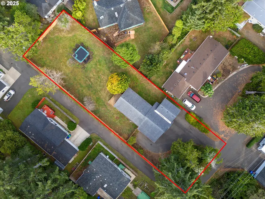 665 SE Indian Trail Ave, Depoe Bay, OR 97341 - Image #3