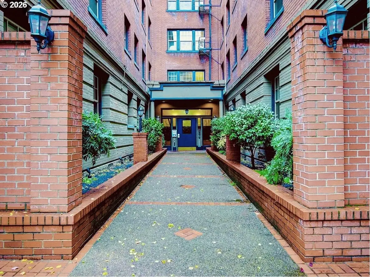 2109 NW Irving St #101, Portland, OR 97210 - Image #1