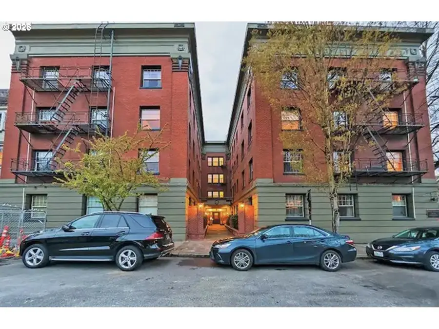 2109 NW Irving St #101, Portland, OR 97210 - Image #2