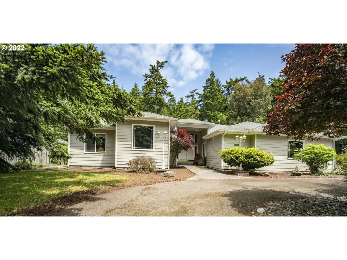 1150 Tideview Ter, Coos Bay, OR 97420 - Image #1