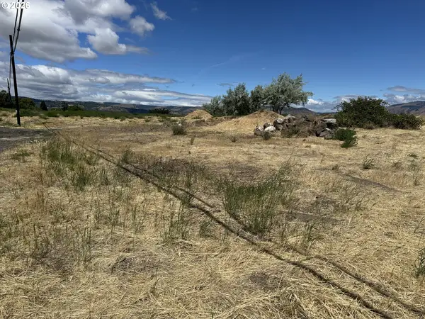 E 9th, TheDalles, OR 97058