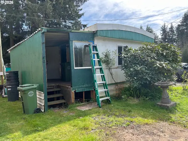 5170 Grand Ave #30, Florence, OR 97439