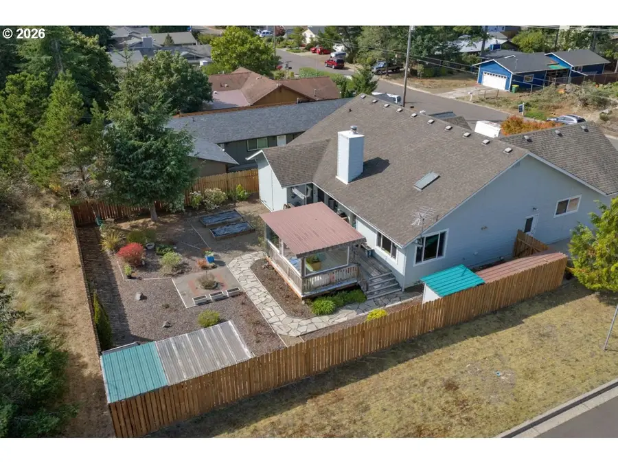 2288 11th St, Florence, OR 97439 - #2