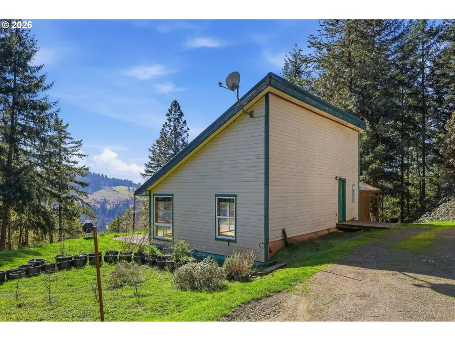 28460 Sutherlin Ln, Eugene, OR 97405 - #2