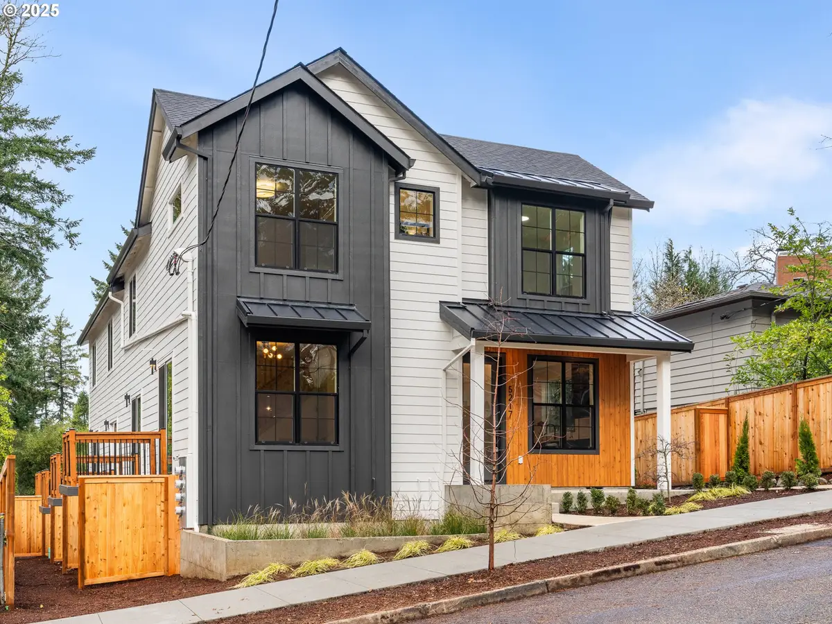 5217 SW Vacuna St, Portland, OR 97219 - Image #1