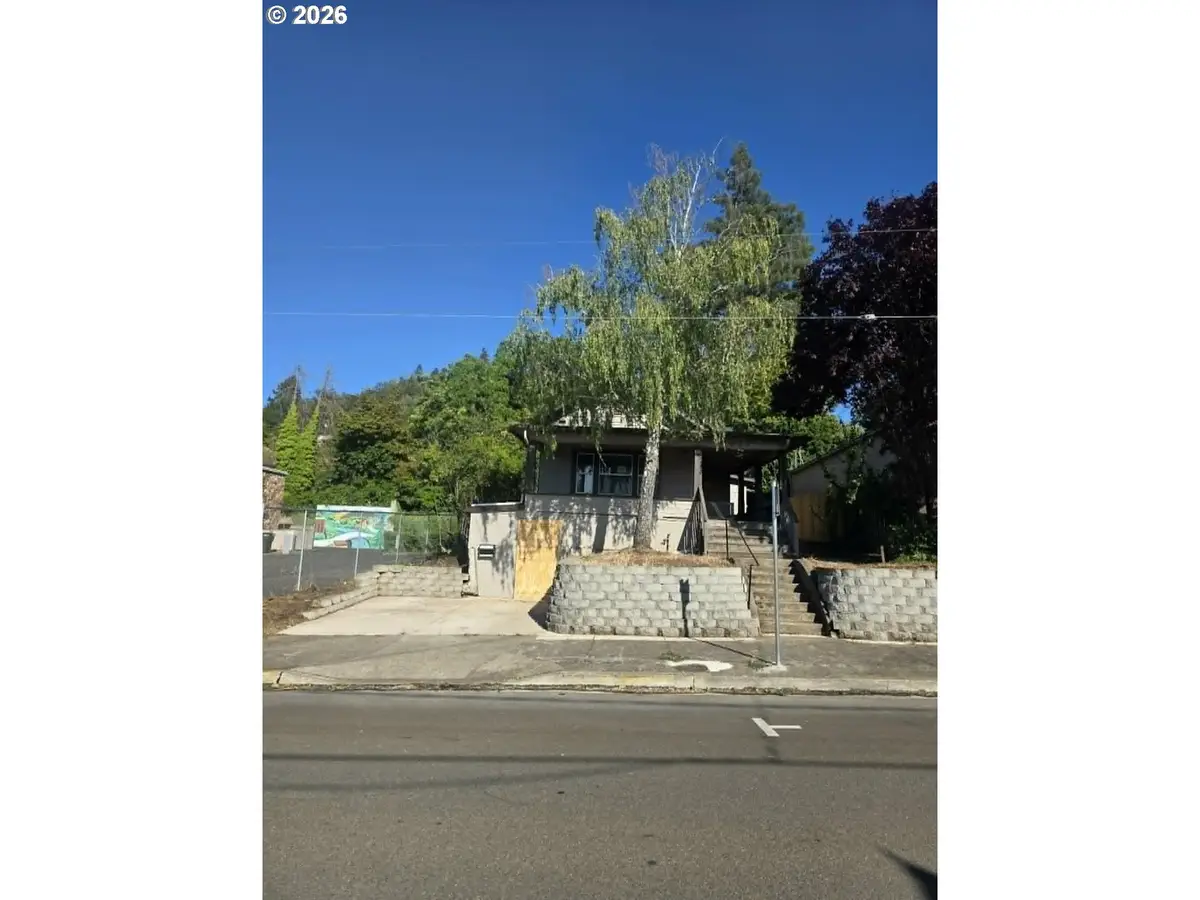 633 SE Kane St, Roseburg, OR 97470 - #1