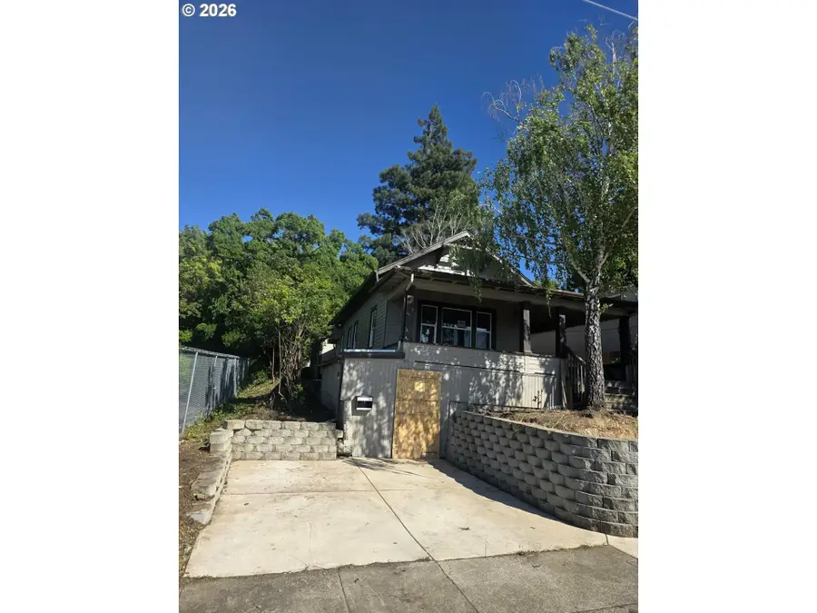 633 SE Kane St, Roseburg, OR 97470 - #2