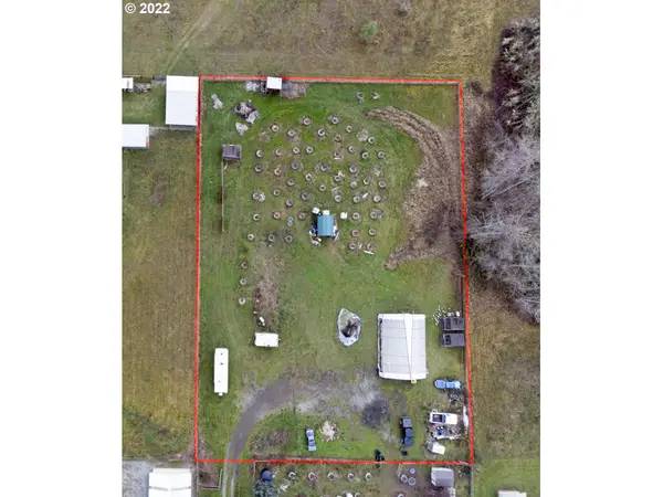 1330 Glenbrook Loop Rd, Riddle, OR 97469