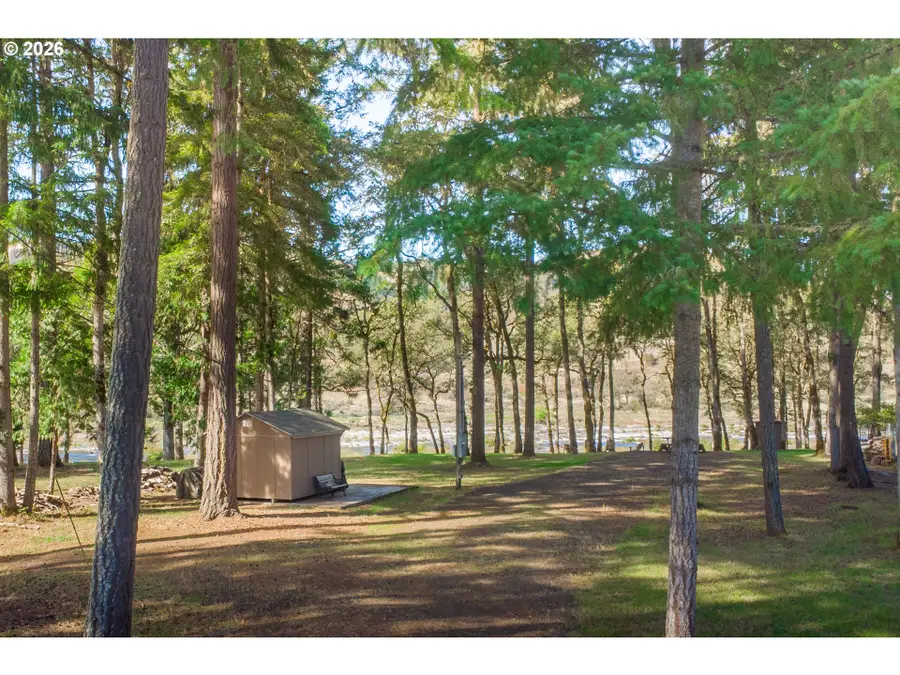 9188 S Bank Dr, Roseburg, OR 97470 - #3
