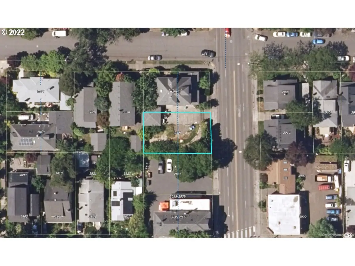 2009 SE Cesar E Chavez Blvd, Portland, OR 97214 - Image #1