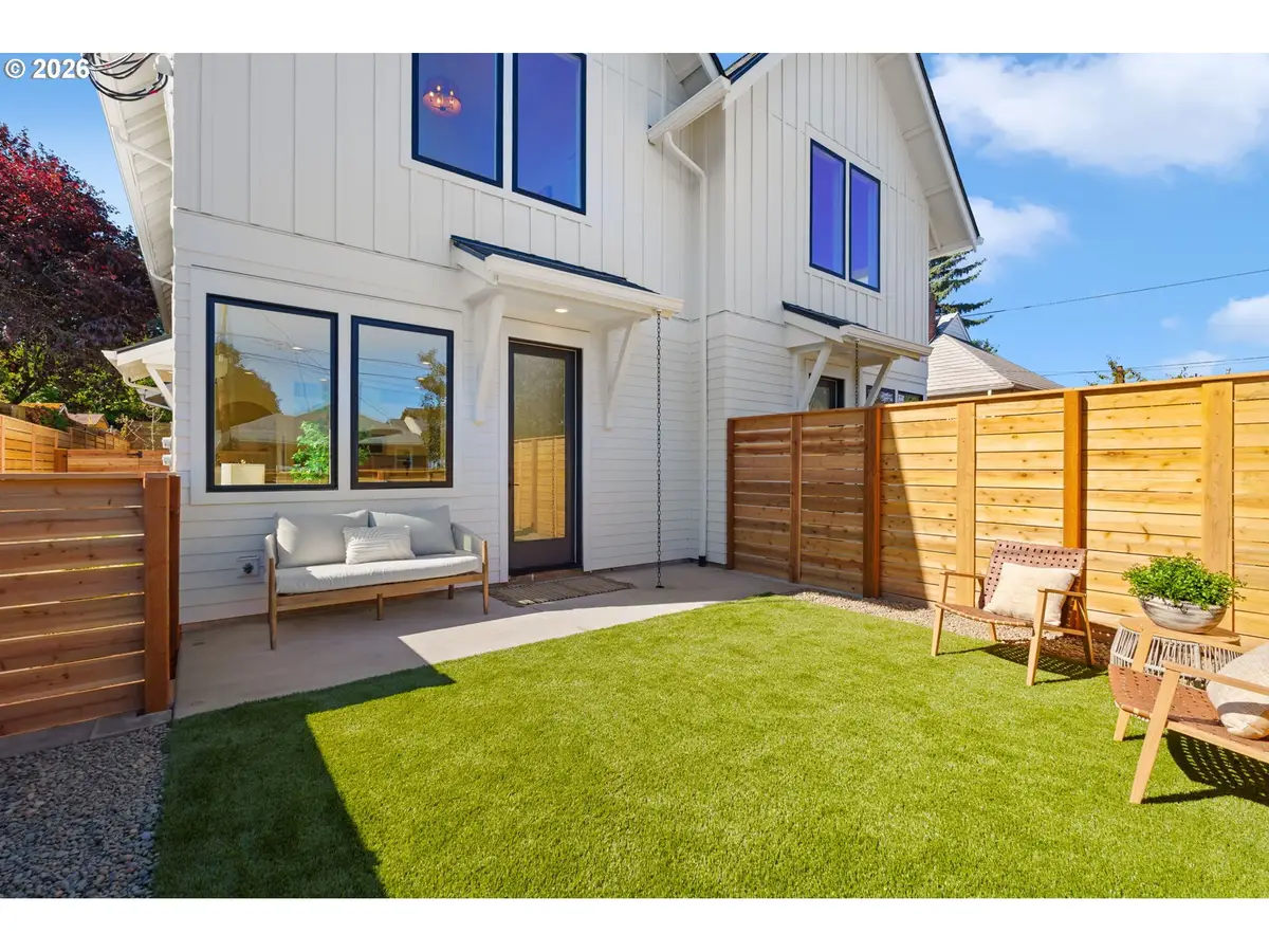 1522 NE Jarrett St #B, Portland, OR 97211 - #1