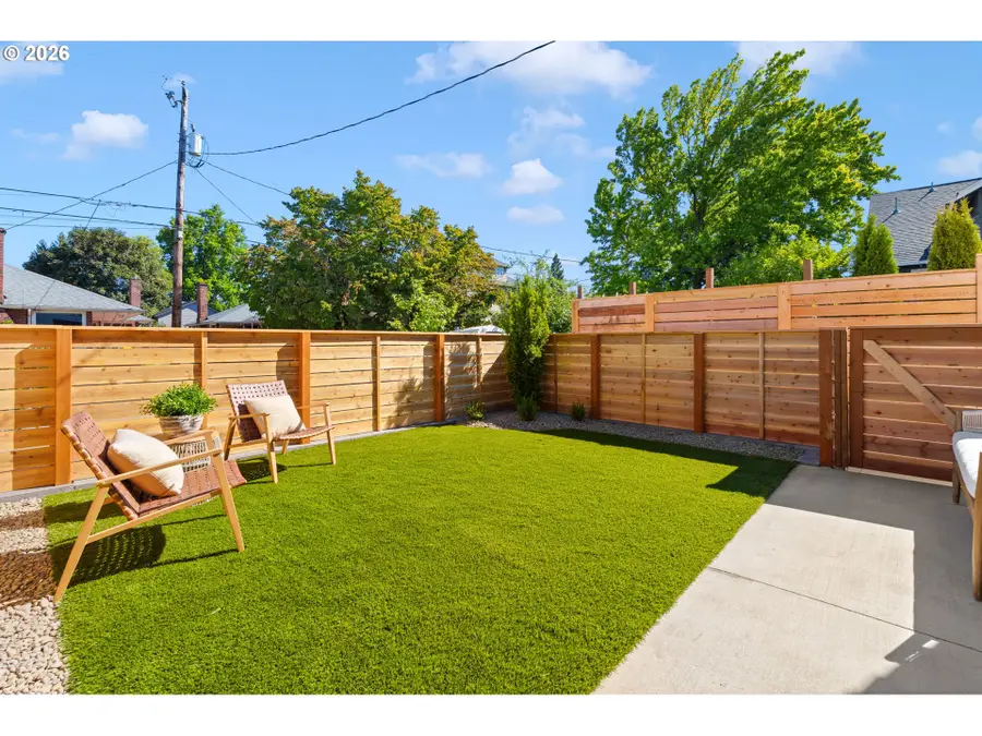 1522 NE Jarrett St #B, Portland, OR 97211 - #2