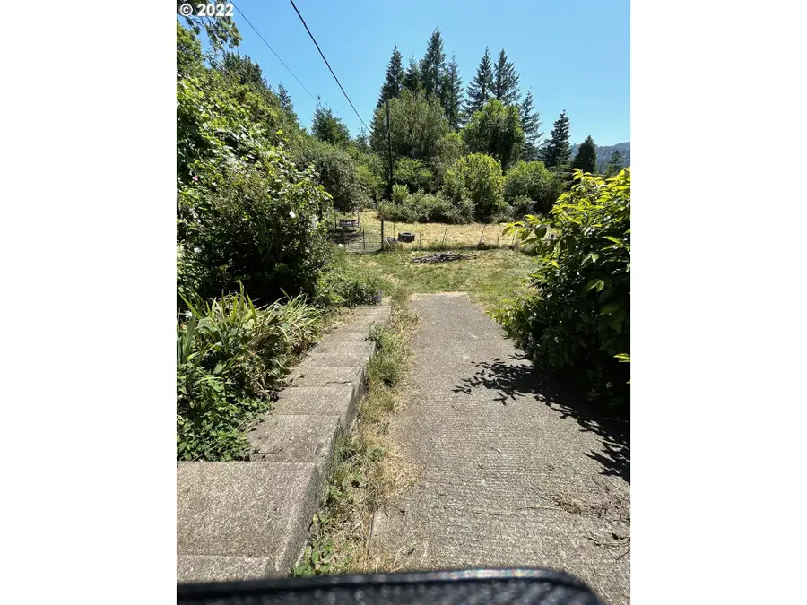 590 NE Beech St, Toledo, OR 97391 - Image #2