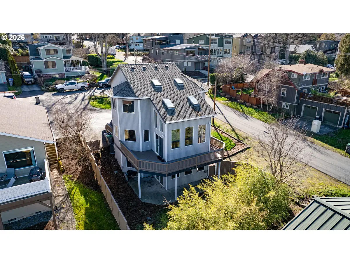 1222 Lincoln St, Hood River, OR 97031 - #1