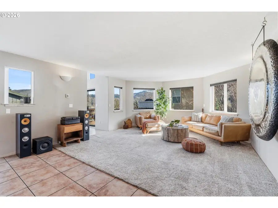 1222 Lincoln St, Hood River, OR 97031 - #3