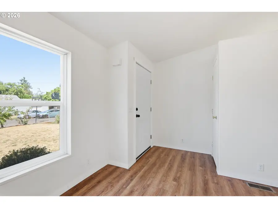 825 19th St, Springfield, OR 97477 - #3