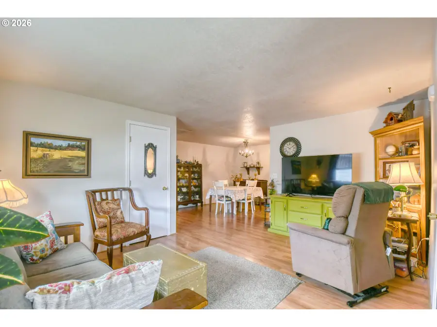 921 SW Nye Ave, Pendleton, OR 97801 - #3