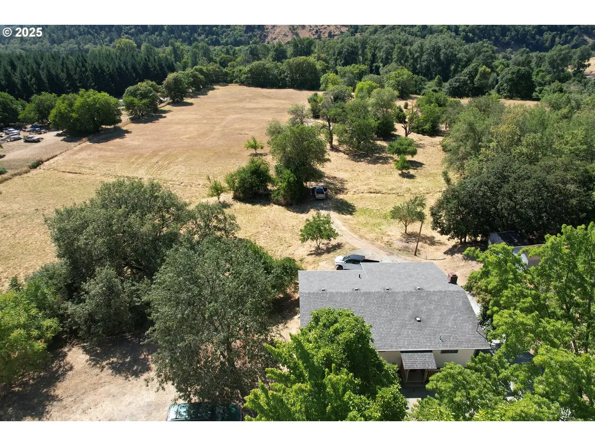 1383 N Old Pacific Hwy, Myrtle Creek Riddle, OR 97457 - Image #1